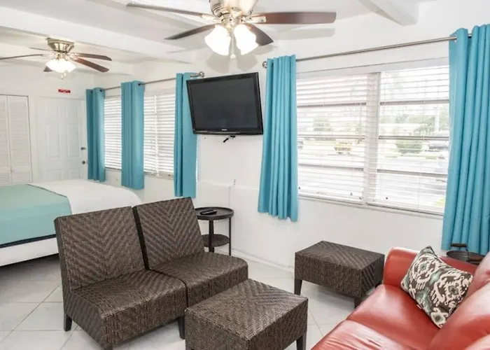 Aloha Apartments On The Intracoastal-Walk To The Beach